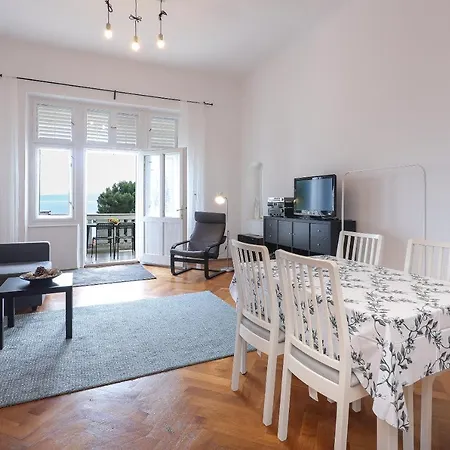 Splendid View Apartment *